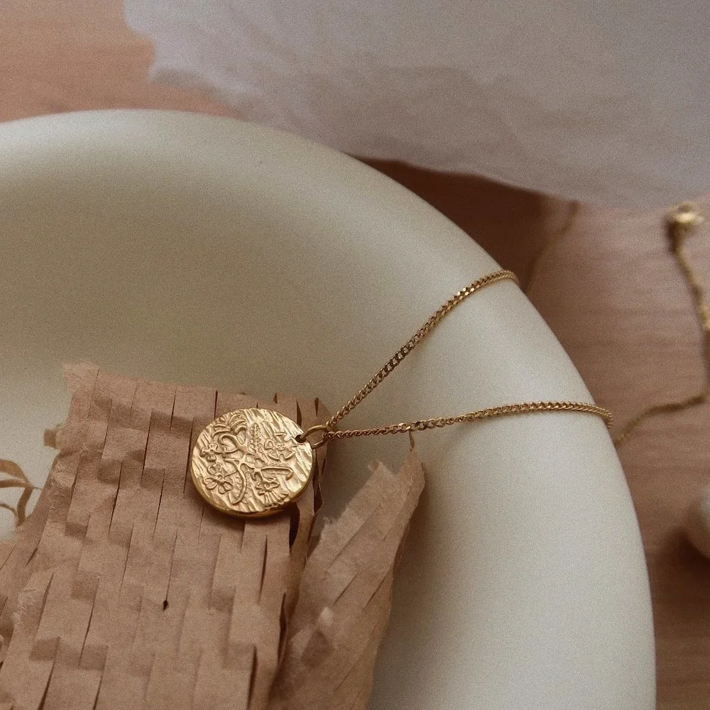 NEW 18K Gold Plated Vintage Embossed Lion Coin Necklace